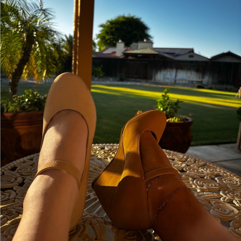 Tan/ Nude wedges size 7